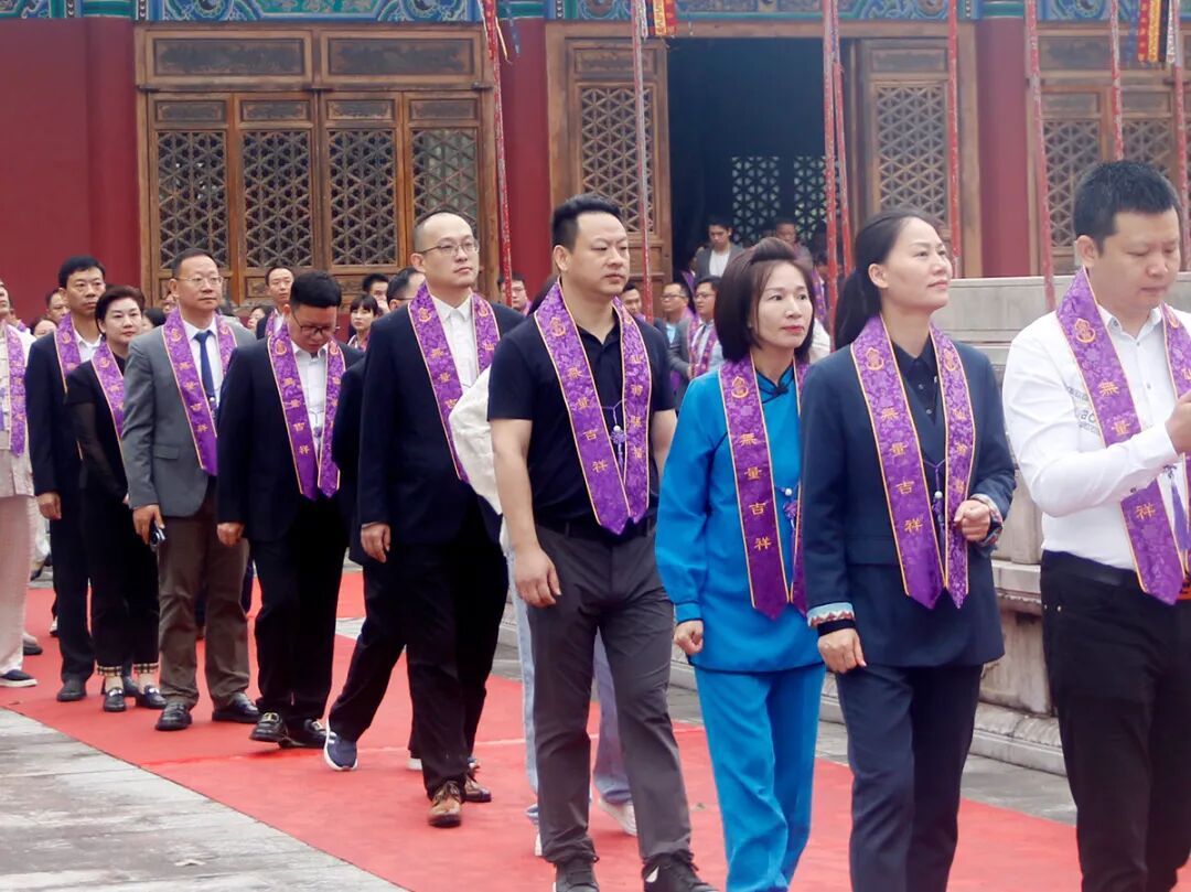Preserving the Essence, Innovating with Integrity | Chairman Fu Weiwei Invited to the 55th National Medicine Fair Ancestor Worship Ceremony