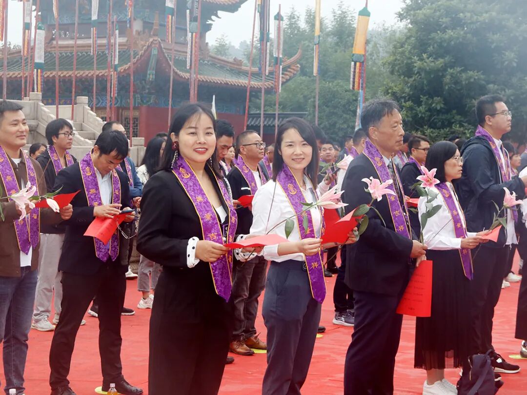 Preserving the Essence, Innovating with Integrity | Chairman Fu Weiwei Invited to the 55th National Medicine Fair Ancestor Worship Ceremony