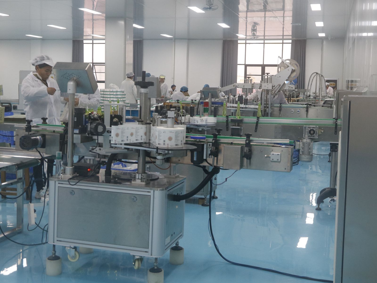 Automated packaging line in the clean workshop