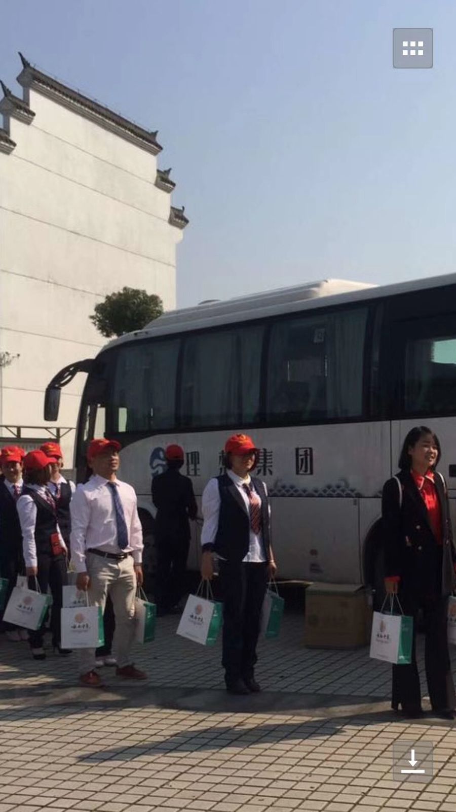 Ideal Industrial Volunteers Care for the Elderly