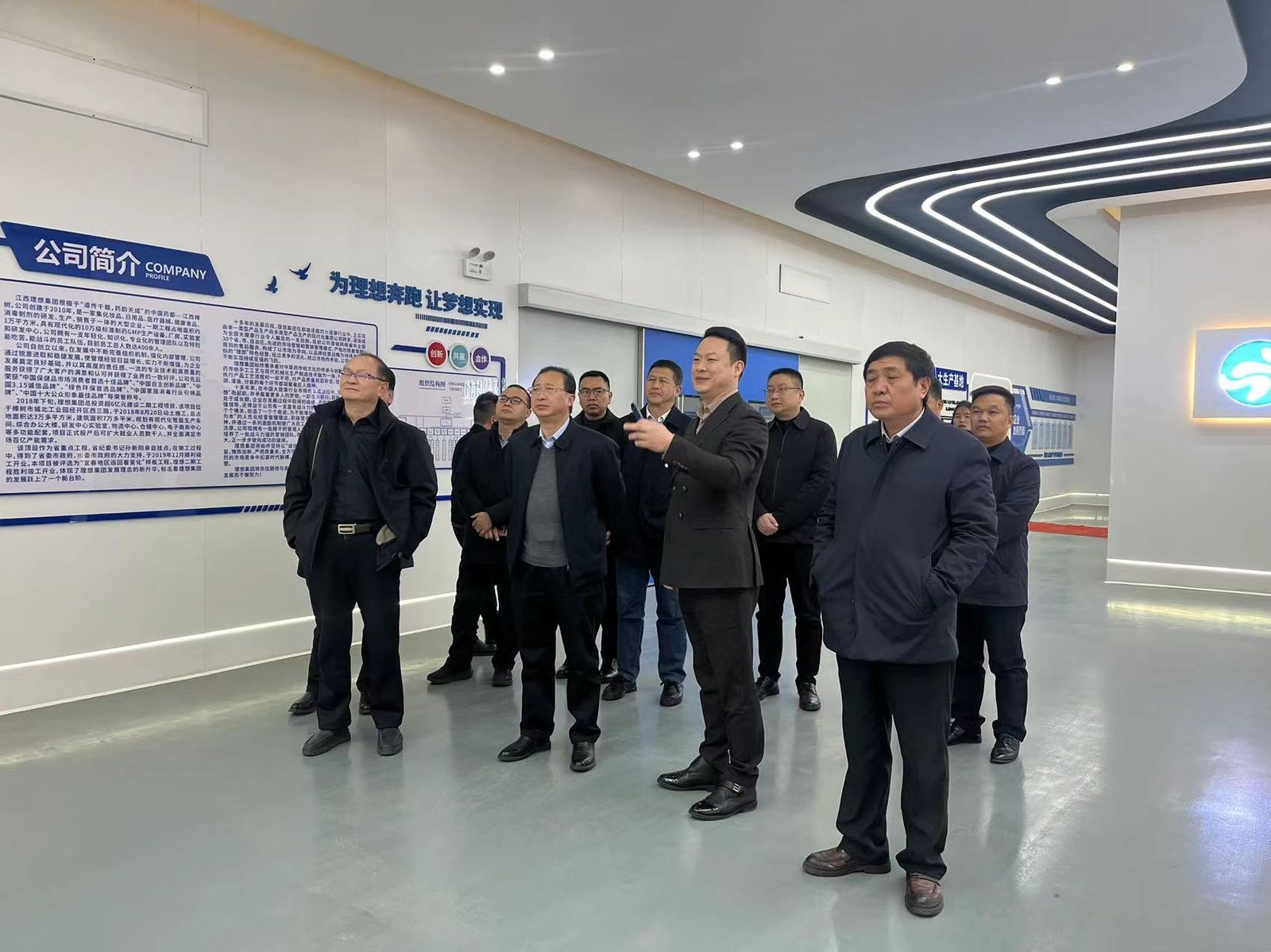 Delegation visits the Ideal Industrial exhibition hall